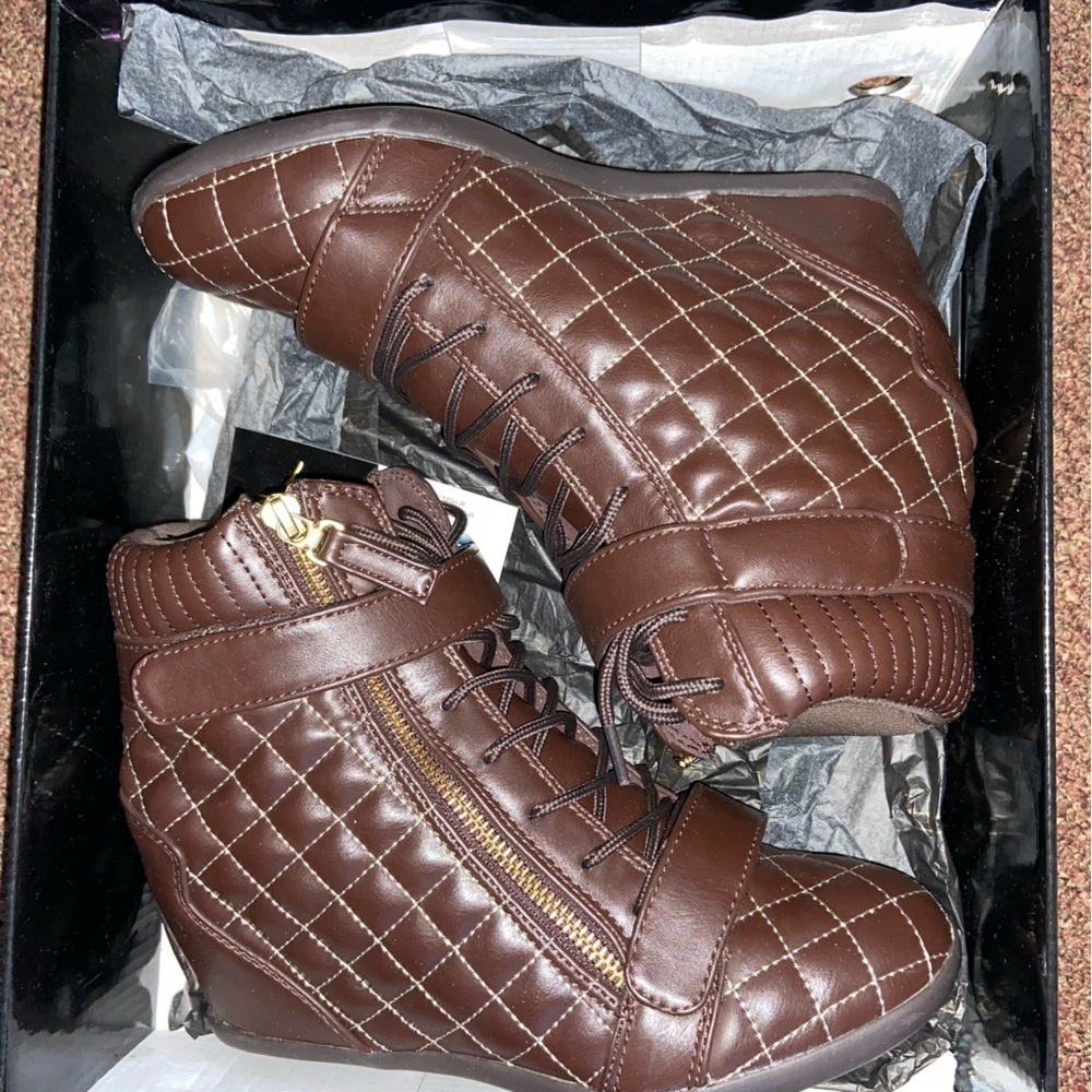 NWT Diane Gilman ankle boot with wedge heel, zipper, Velcro, laces and style.